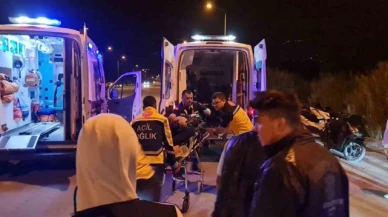 Motosiklet ile otomobil çarpıştı: 2 ölü
