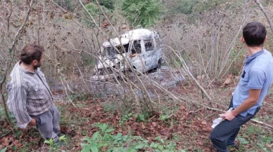 Okul servisi 112 metre şarampole yuvarlanıp yandı: 2'si öğretmen 4 yaralı