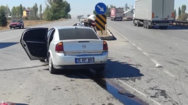 Otomobil ile traktör çarpıştı: 1'ağır 5 yaralı