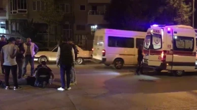 Otomobilin çarptığı motosiklet sürücüsü yaralandı