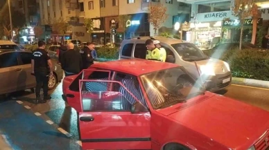 Park halindeki otomobilden tüfek ele geçirildi: 5 gözaltı
