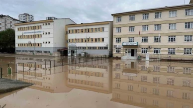 Sel sonrası tahliye çalışmaları sürüyor