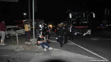 Yolcu otobüsü ile otomobil çarpıştı: 1'i ağır 4 yaralı