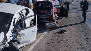 Ağrı'da iki otomobil çarpıştı: 7 yaralı
