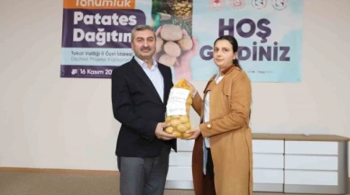 Çiftçilere tohumluk patates dağıtıldı