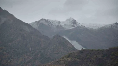Dağlar beyaza büründü