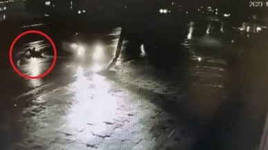 Direğe çarptığı otomobilden fırladı, emekleyerek canını kurtardı