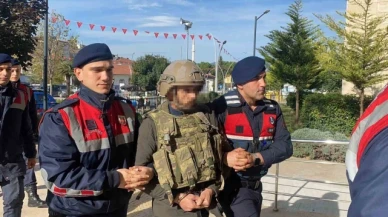 Köy muhtarını vuran şahıs adliyeye kask ve çelik yelekle getirildi