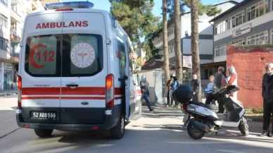 Motosiklet otomobille çarpıştı: 1 yaralı