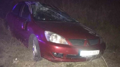 Otomobil şarampole devrildi: 2 yaralı
