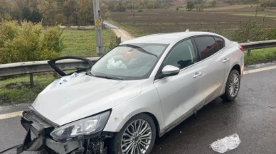 Otoyolda bariyerlere çarptı: 2 yaralı