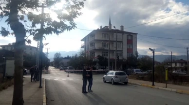 'Tapulu arazimiz' deyip yolu trafiğe kapattı