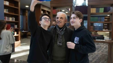 Üniversiteli gençlere aylık 750 TL'lik destek