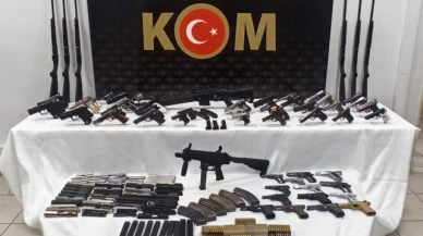 Yasa dışı silah ticareti yapan çete çökertildi