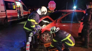 2 otomobilin çarpıştığı kazada 1 kişi öldü, 5 kişi de yaralandı