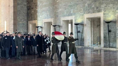 Beşiktaş Başkanı Arat ve beraberindeki heyet, Anıtkabir'i ziyaret etti