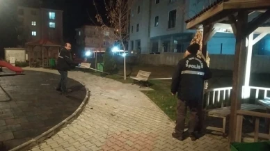 Çocuk parkında bıçaklı kavga: 1 Yaralı