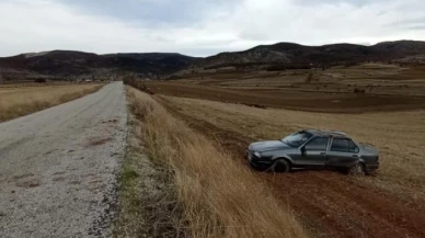 Direksiyon hakimiyetini kaybetti, takla atarak tarlaya uçtu