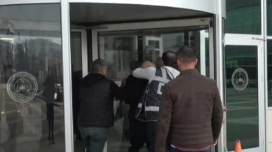 Hırsızlık yapan şahıs adliyenin kapısına kafa attı