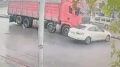 Kamyon önüne aldığı otomobili metrelerce sürükledi
