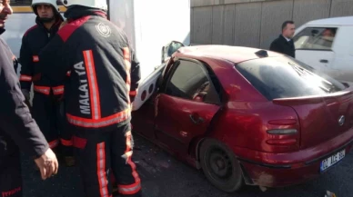 Kontrolden çıkan otomobil çarptığı araca ok gibi saplandı