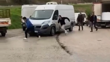 Kovaladığı kişi yakalayıp darp etti