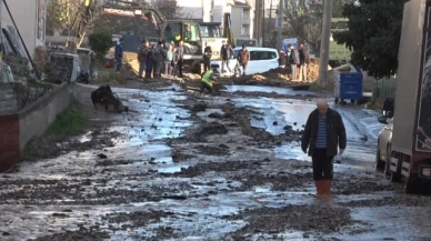 Su borusu patladı, yollar dere gibi aktı