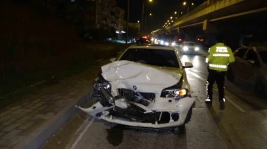 'U' dönüşü yapan otomobile arkadan çarptı:3 yaralı