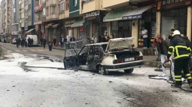 Araç sokak ortasında alev alev yandı