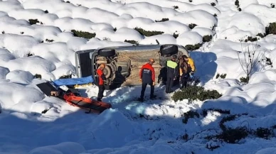 Buzda kayan otomobil çay bahçesine uçtu: 1 ölü