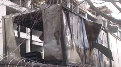 İşçilerin kaldığı konteynerler yandı