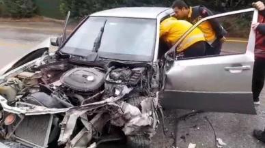 Kamyonet ile çarpışan otomobilde sıkışan yaralıyı itfaiye kurtardı