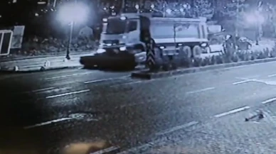 Kontrolden çıkan kamyon çarptığı 8 araçtan 1'ini metrelerce sürükledi