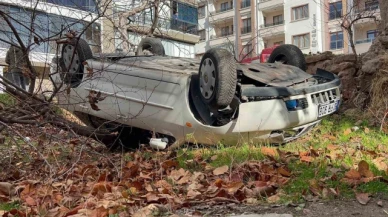 Takla atıp bahçeye düşen otomobilden burnu kanamadan kurtuldu