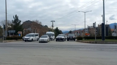 Trafik lambası kırmızıda takılı kalınca sürücüler zor anlar yaşadı