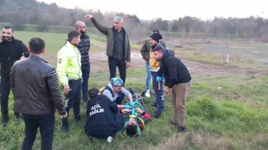 Virajı alamayan motosikletli şarampole yuvarlandı