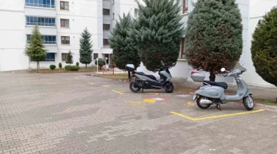 140 bin liralık motosikleti ittirerek çaldı