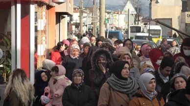 20 liraya paspas, 50 liraya tencere almak için saatlerce sıra beklediler