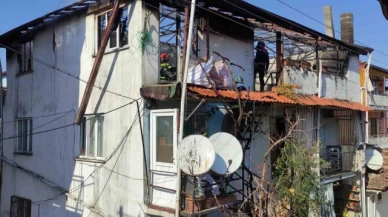Döndüğünde tamir ettiği çatıyı yanarken buldu