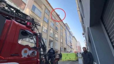 Eşiyle boşanma aşamasında olan şahıs çatıya çıktı, 4 saatte ikna edildi