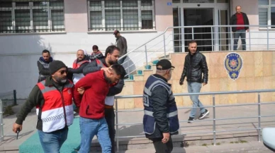 Evinde satırla öldürülen adamı damadı öldürmüş