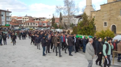 Eyüp Aşık ve Kız Kardeşi göz yaşları arasında son yolculuğuna uğurlandı