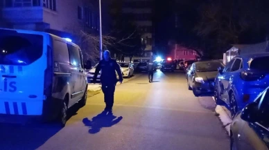 İstedikleri parayı alamayınca iki kişiyi bıçakladılar