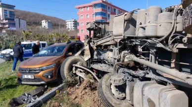 Kavşakta kamyon ile otomobil çarpıştı: 2 yaralı