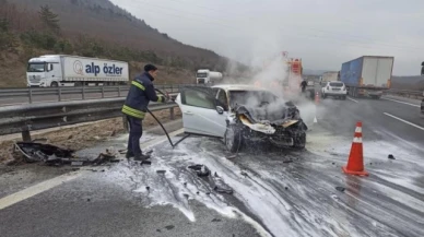 Kaza yapan otomobil alev alev yandı