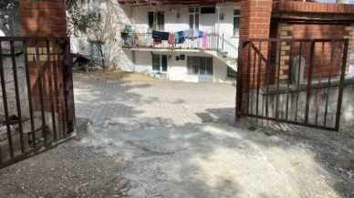 Mezarlık kapısı, hırsızların hedefi oldu