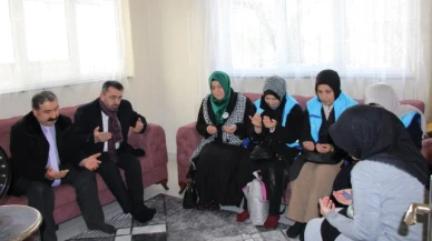 Müftü Durmuş Depremzede Aileleri Ziyaret Etti