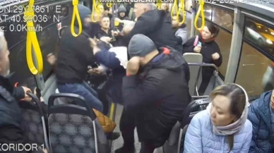 Otobüste yer isteyen kadına yumruklu saldırı kamerada