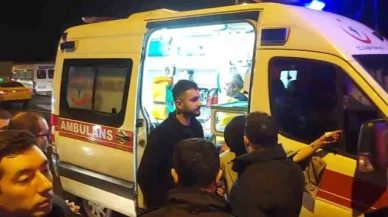 Park halindeki minibüse çarpan otomobil takla attı: 2 yaralı