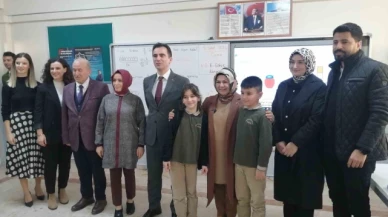 Sınıf başkanının seçim vaadini, Belediye Başkanı gerçekleştirdi